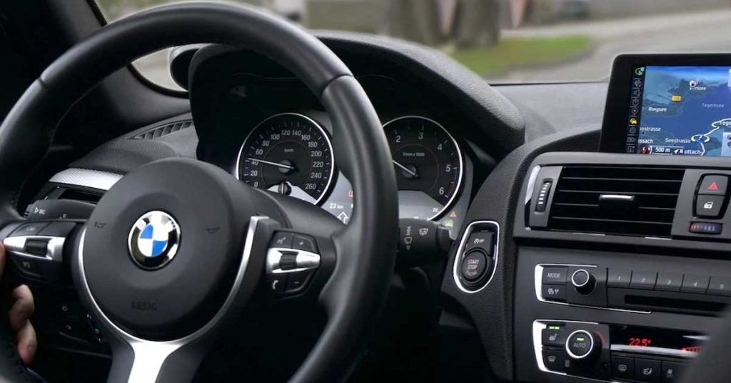 Conviértete en un experto manejando el volante del carro